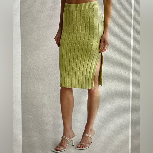 Soft lime sweater knee length skirt - Picture 6 of 8